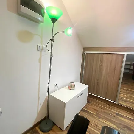 New Modern Duplex With Free Parking Apartament