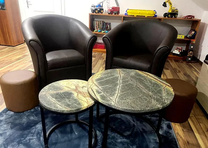 New Modern Duplex With Free Parking アパート