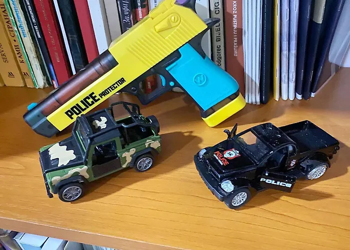 New Modern Duplex With Free Parking *