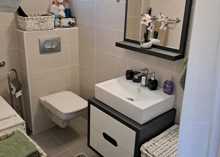 New Modern Duplex With Free Parking